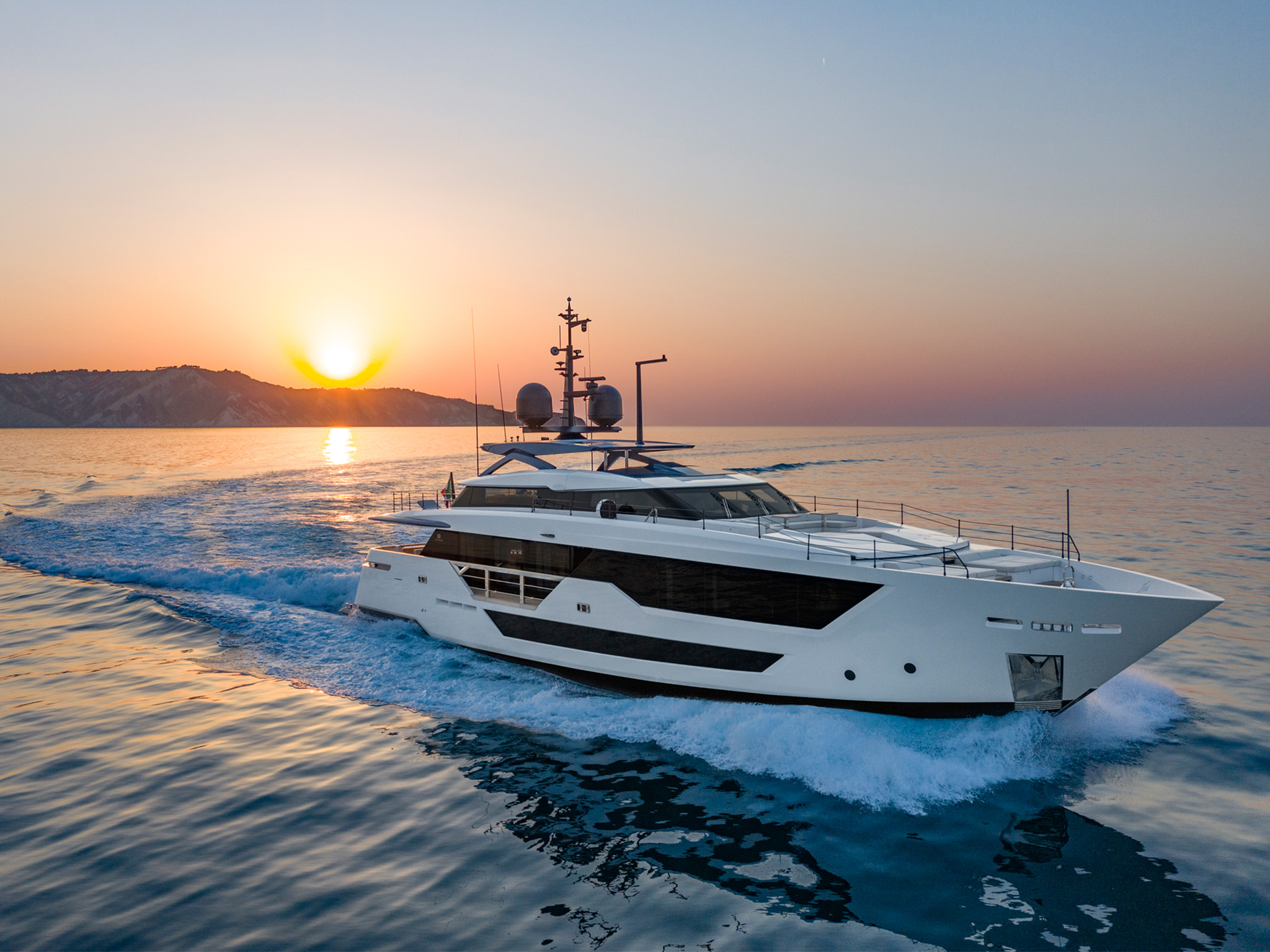 Il 2022 da record di Ferretti Group continua a Genova. 