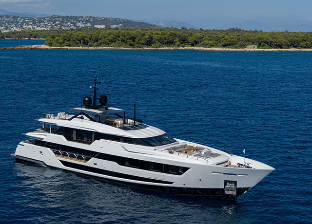 Ferretti Group stella di prima grandezza al Monaco Yacht Show con i super yacht in acciaio, due world première e l'annuncio di due acquisizioni. 