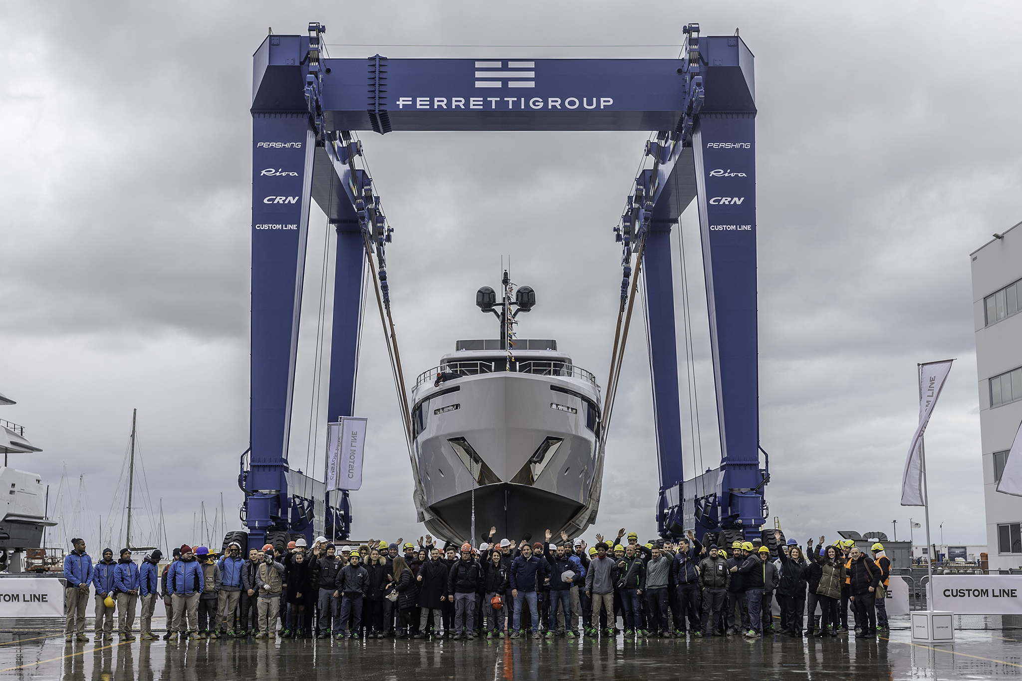 Custom Line vara il primo yacht del 2023: è una Navetta 30, evoluzione di design e icona di comfort.<br />
 
