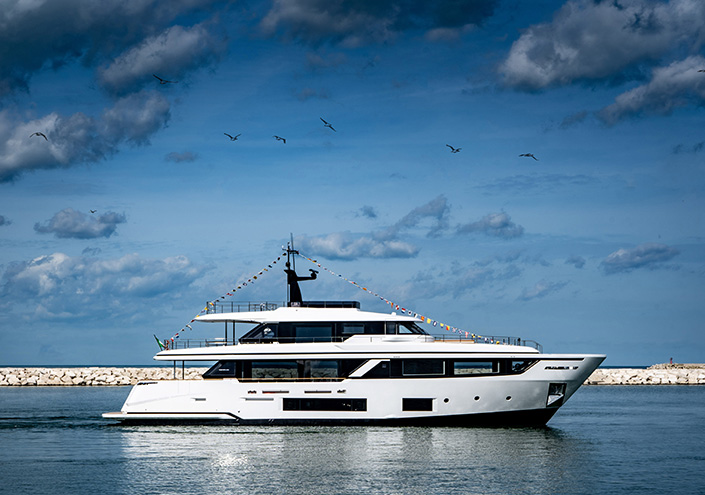 Custom Line lança o décimo segundo superyacht Navetta 30: um ícone de qualidade, elegância e design.<br />
 