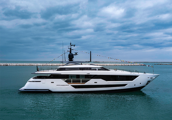 Varato un nuovo Custom Line 106': è il quattordicesimo scafo.
