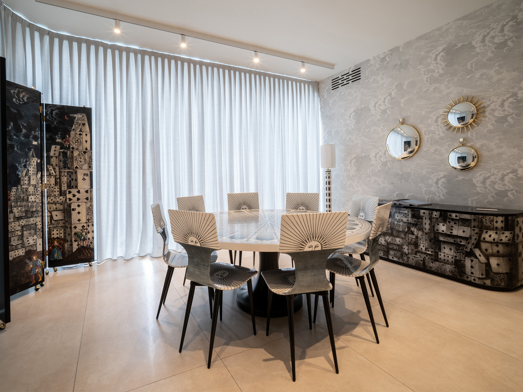 Le Groupe Ferretti et Fornasetti: l’art décoratif fait son entrée dans le yachting.<br />
 