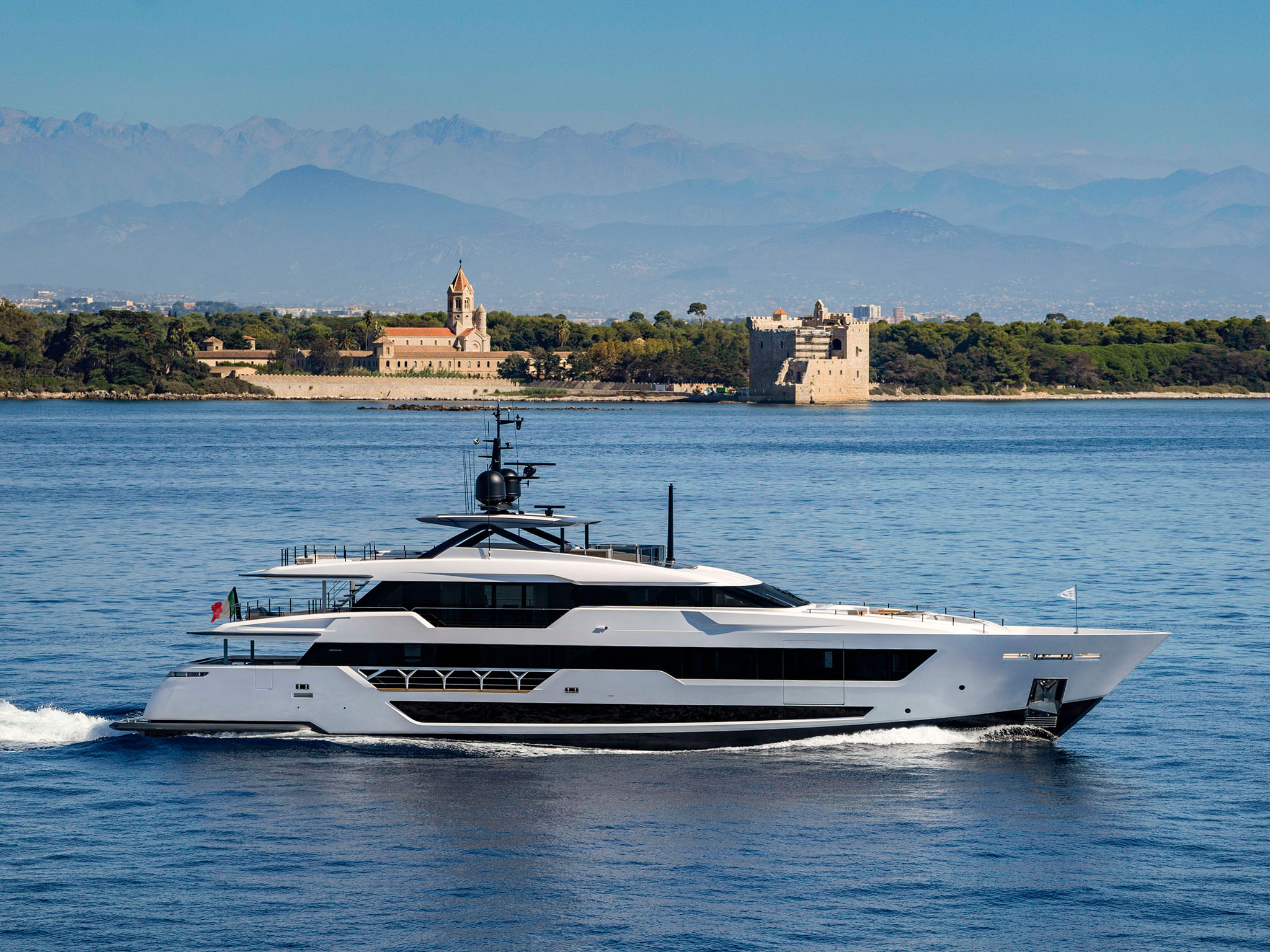 Ferretti Group at the Monaco Yacht Show celebrates 60 years of CRN and major investments in innovation and sustainability.