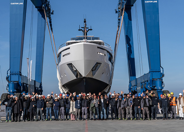 Спущена на воду шестнадцатая Navetta 30 производства Custom Line, эмблема элегантности и неподвластного времени стиля.<br />
 