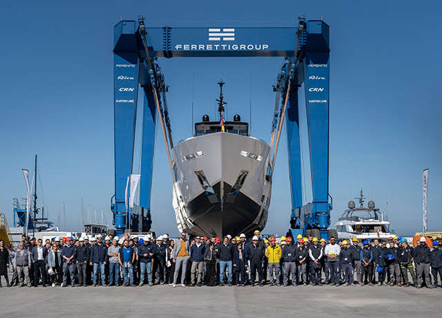 Un nouveau triomphe d’élégance et de design: lancement du quatrième bateau Custom Line 140’.<br />
 