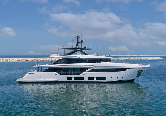 Varata la prima Custom Line Navetta 35.