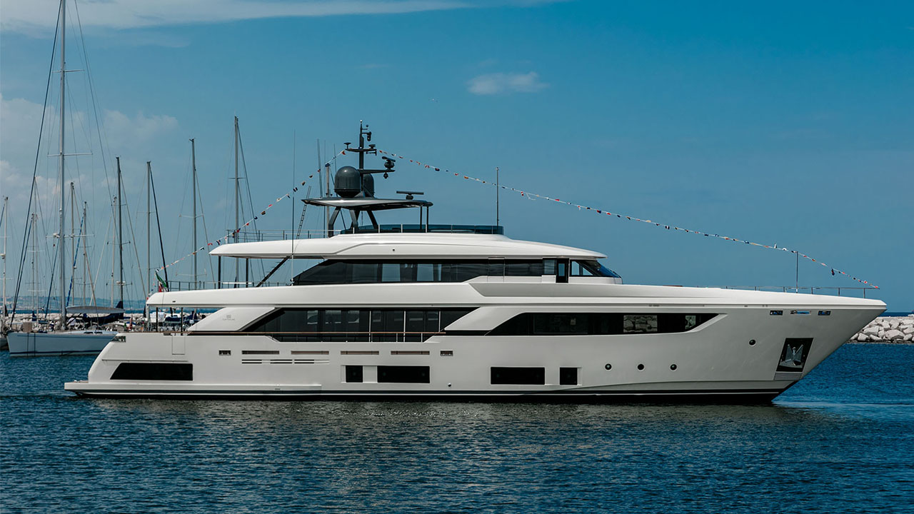 Custom Line Navetta 37 - M/Y Singolare