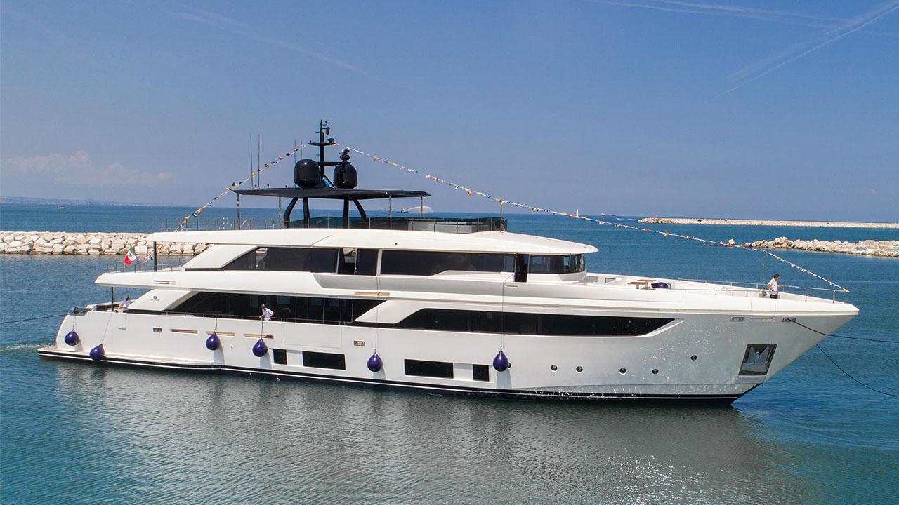 Custom Line Navetta 42 - M/Y Four Flowers III