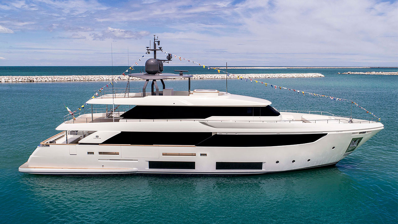 Custom Line Navetta 33 - M/Y Voisin