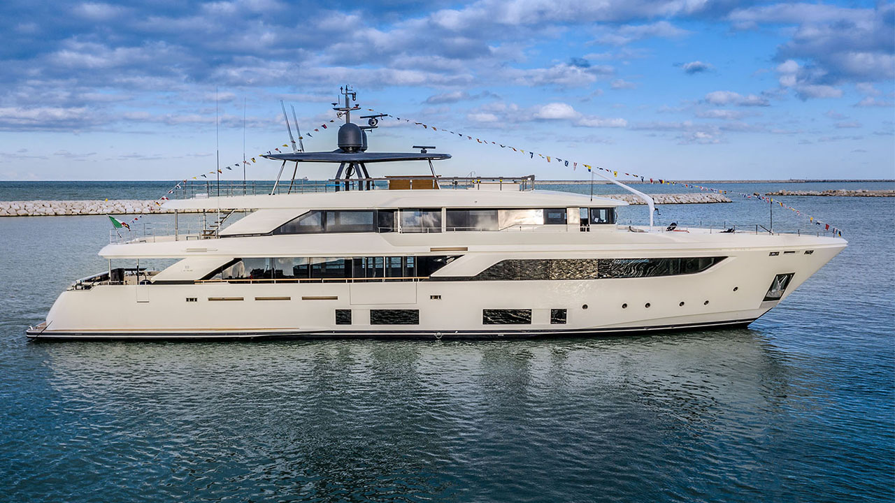 Custom Line Navetta 42 - M/Y Sangha