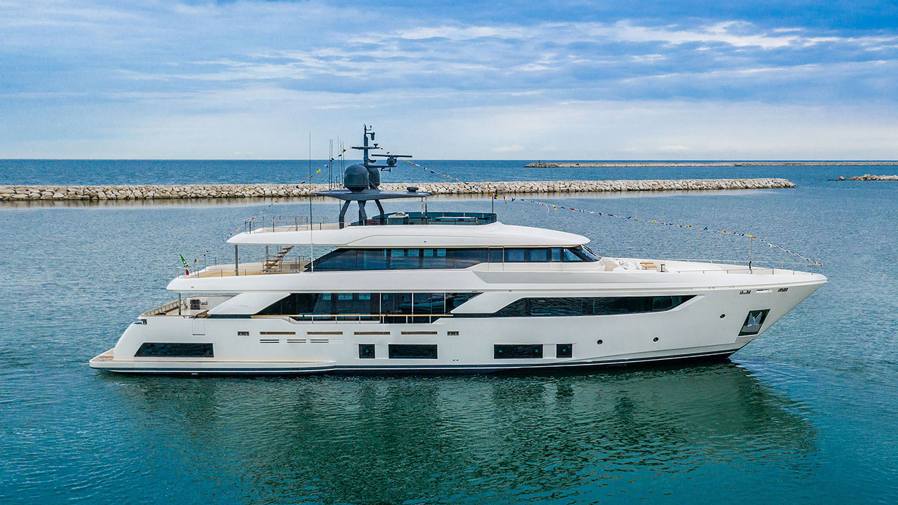 Custom Line Navetta 37 - M/Y Telli