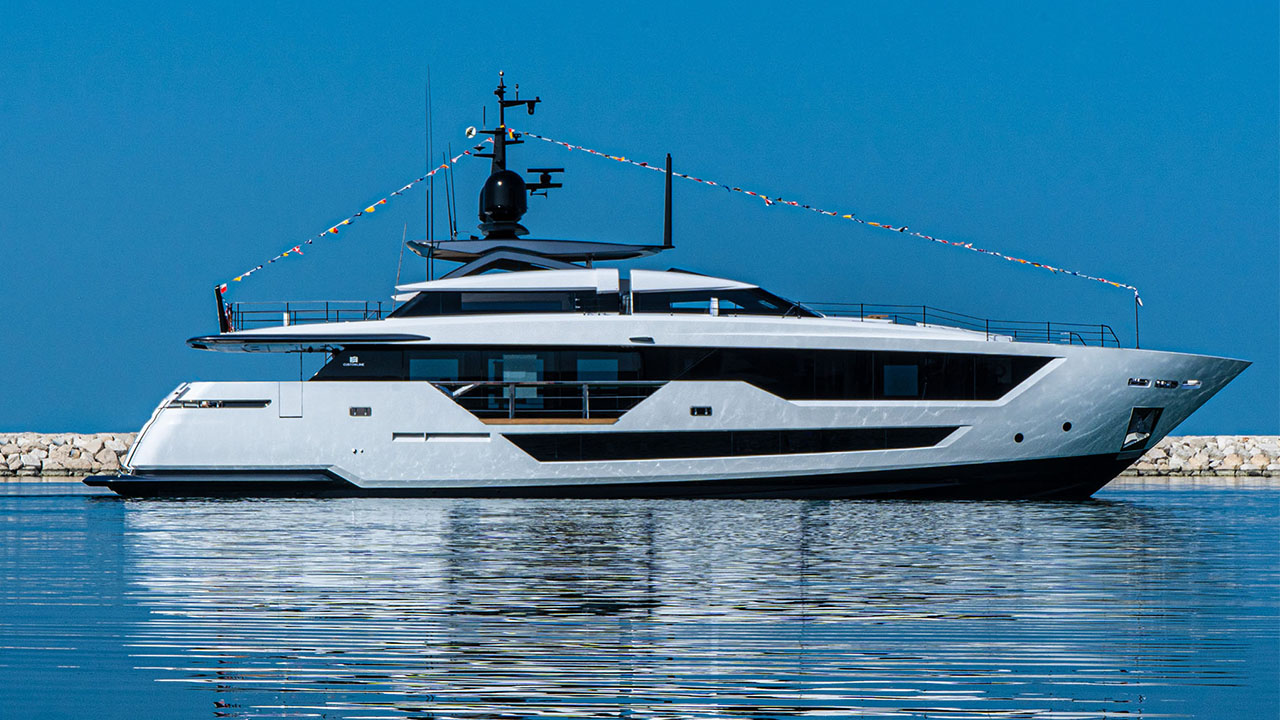 Custom Line 106' - M/Y Miotu