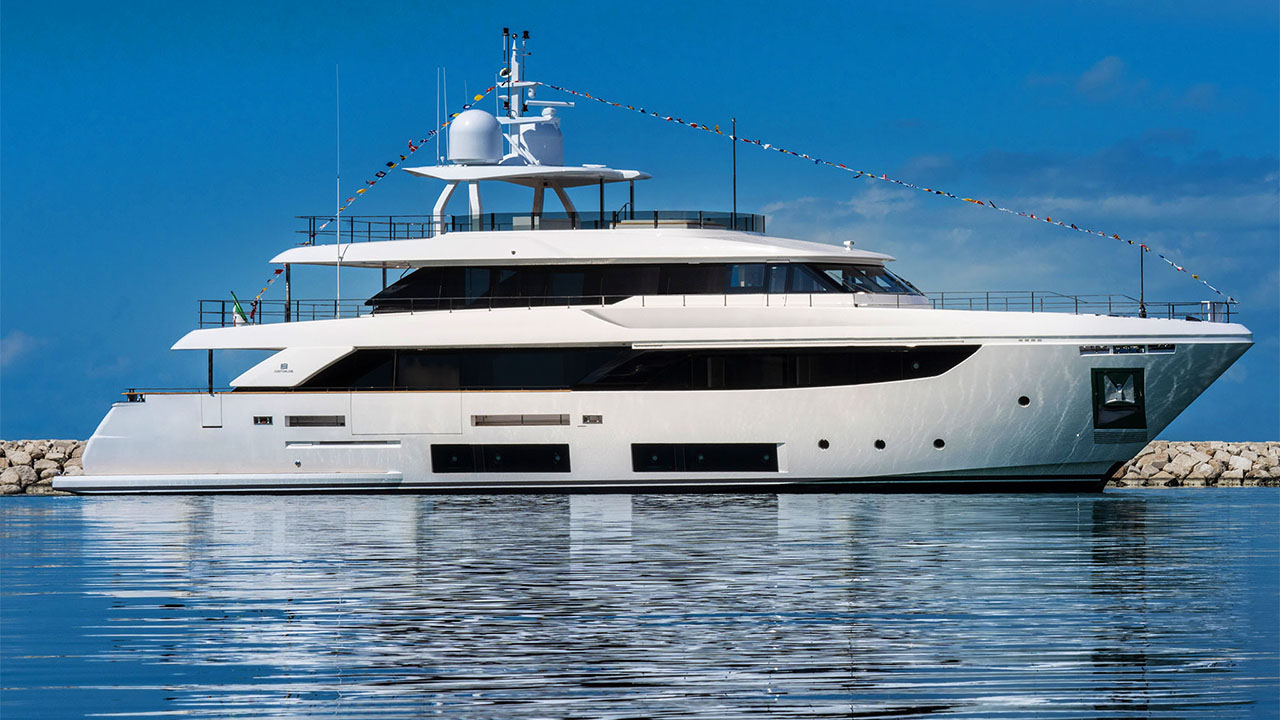 Custom Line Navetta 33