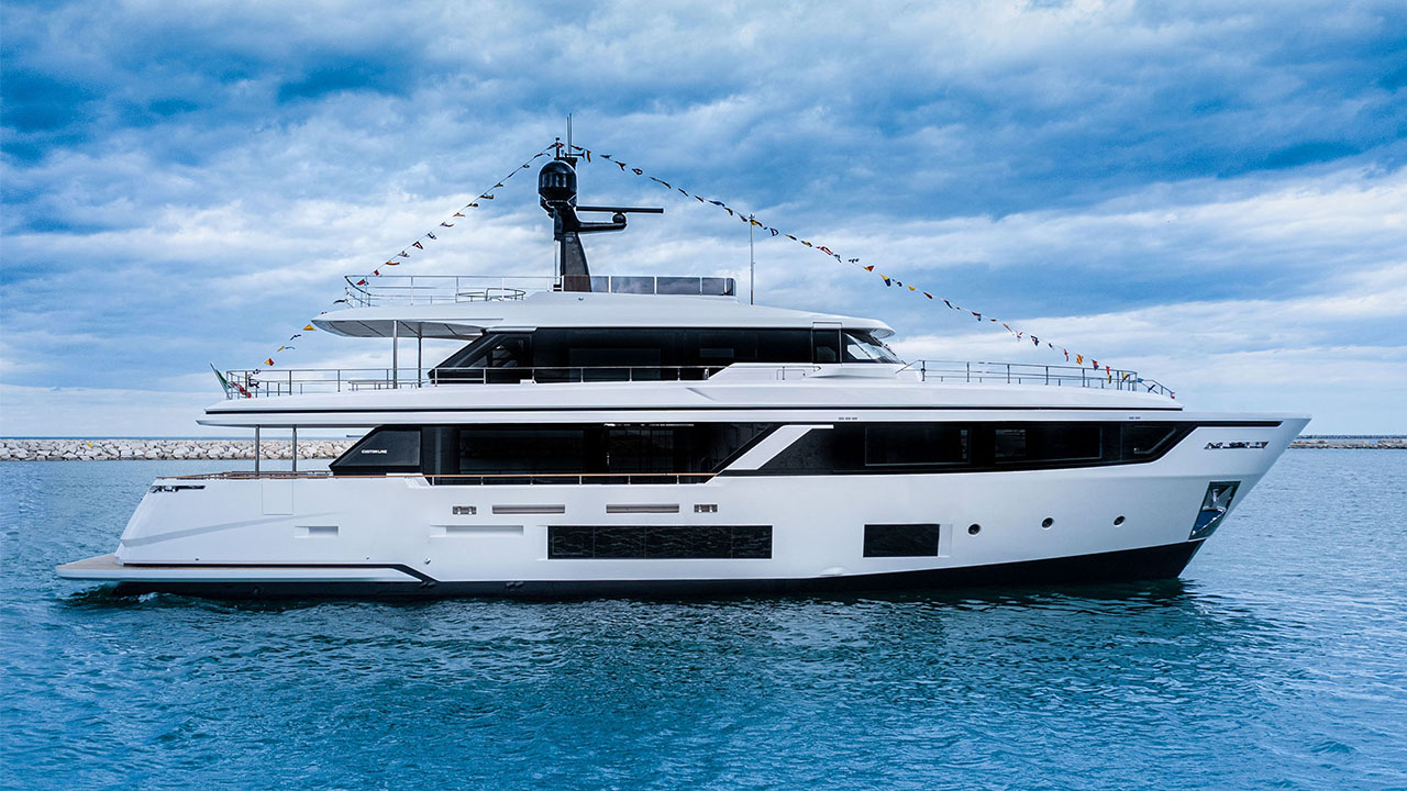 Custom Line Navetta 30 - M/Y MRS G