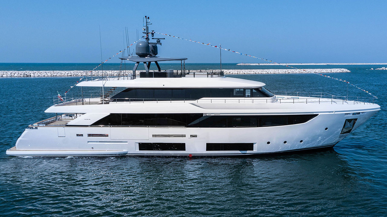 Custom Line Navetta 33