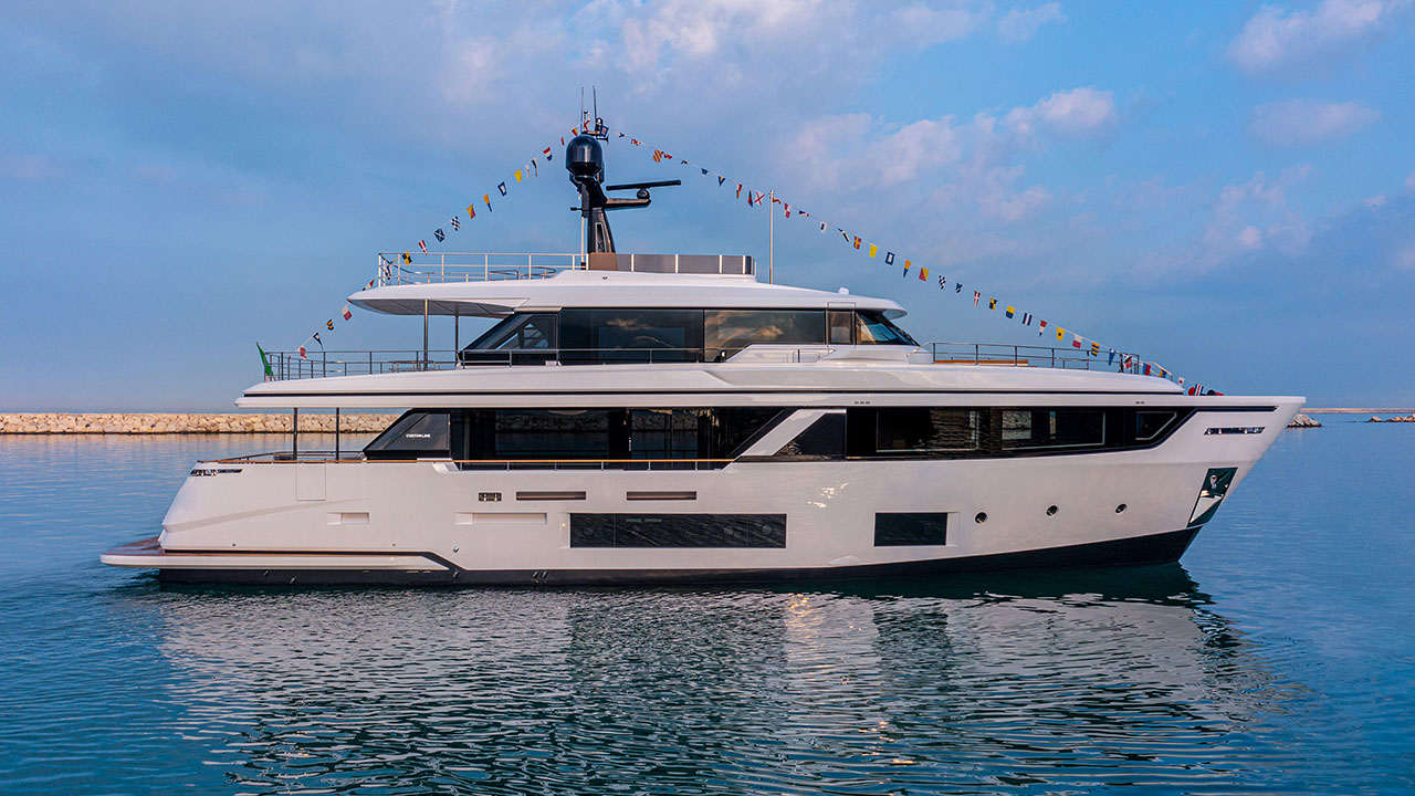 Custom Line Navetta 30 - M/Y Wolfpack