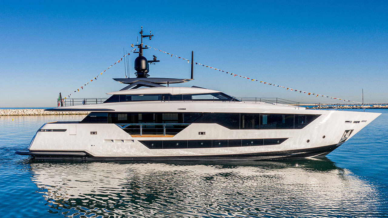 Custom Line 106' - M/Y Y