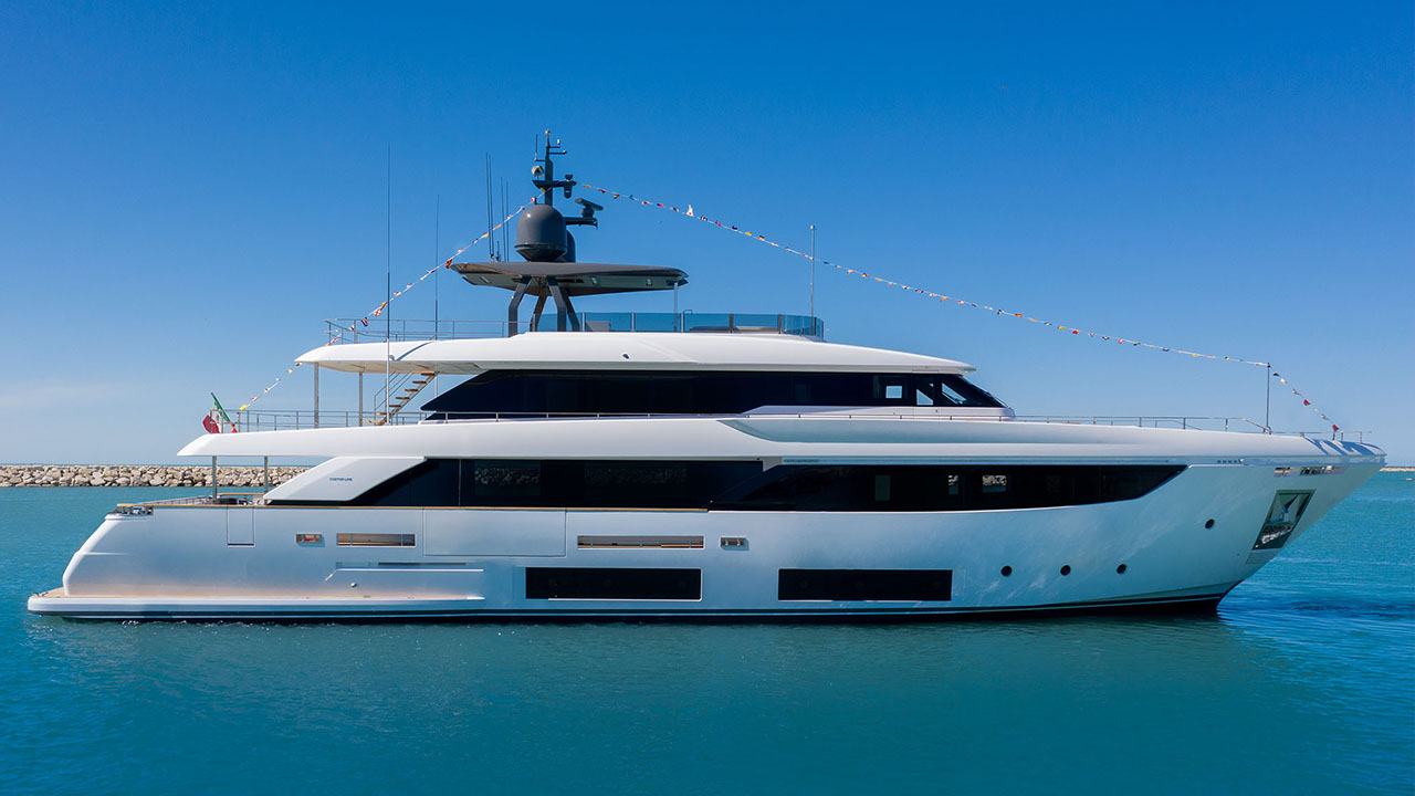 Custom Line Navetta 33