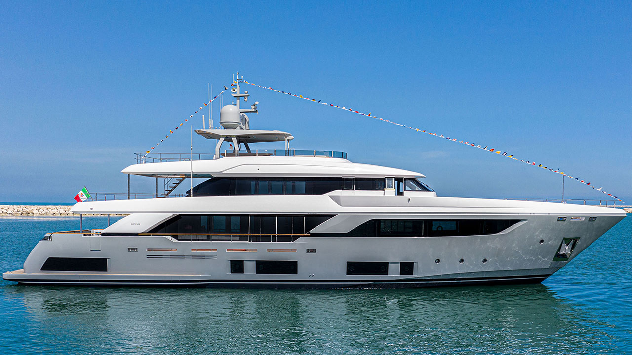 Custom Line Navetta 37