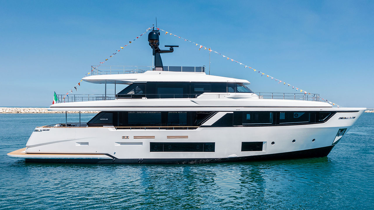 Custom Line Navetta 30 - M/Y Valore