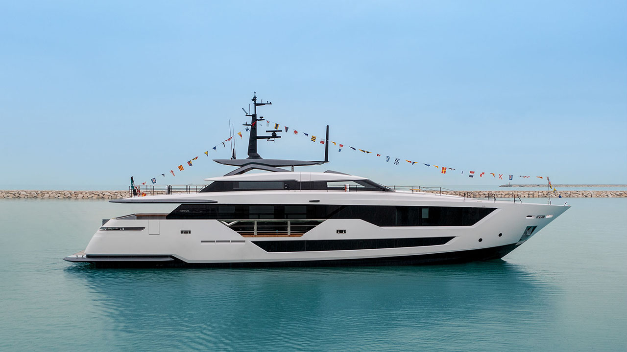 Custom Line 106' - M/Y Mistake