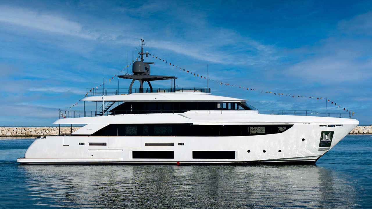 Custom Line Navetta 33