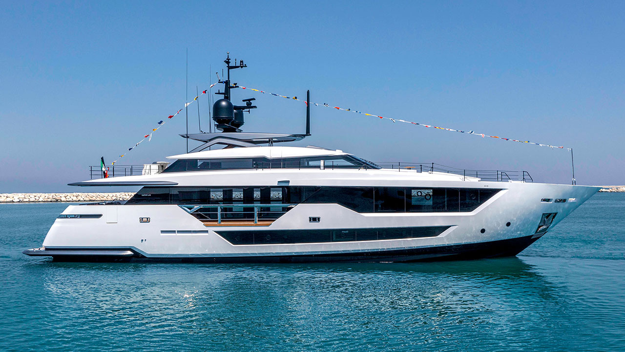 Custom Line 106' - M/Y Etoile