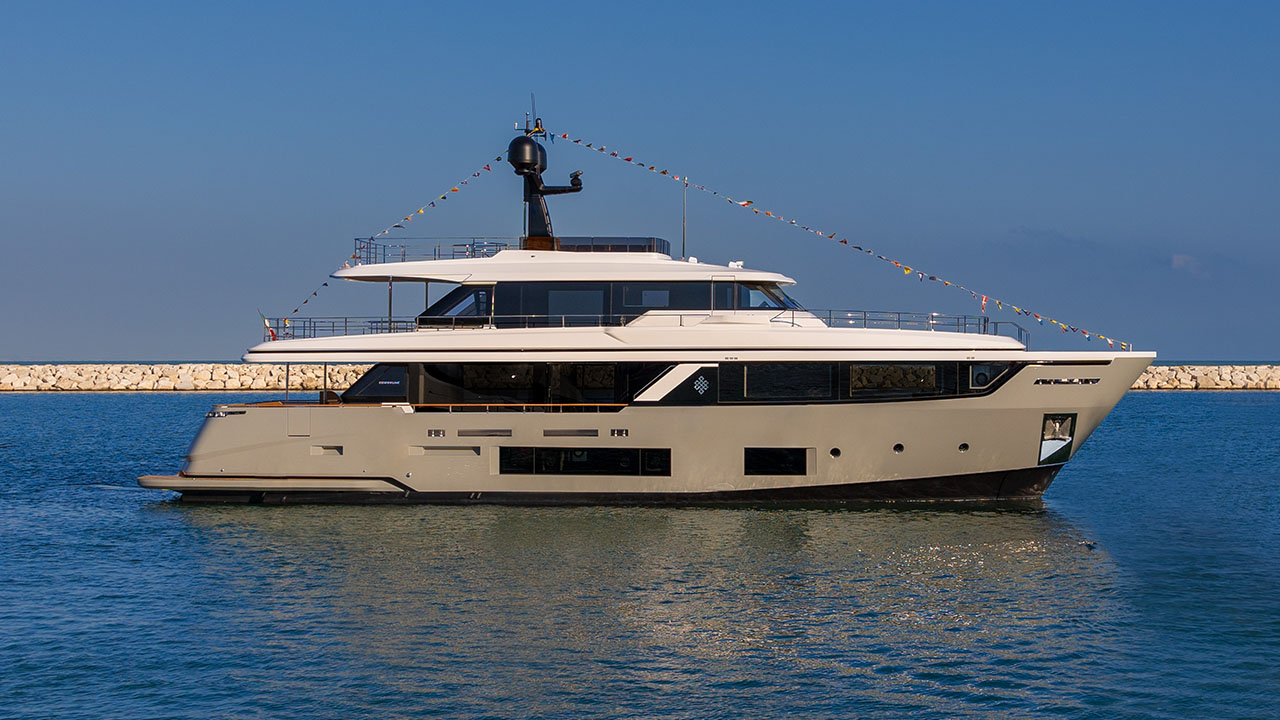 Custom Line Navetta 30 - M/Y Karma C