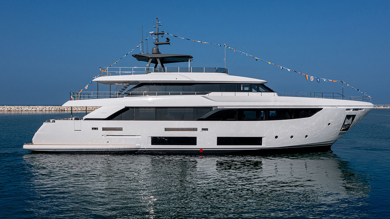 Custom Line Navetta 33