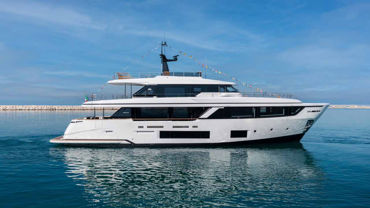 Custom Line Navetta 30 - M/Y Gindungo