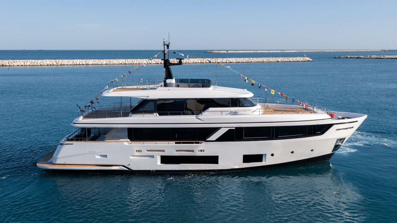 Custom Line Navetta 30