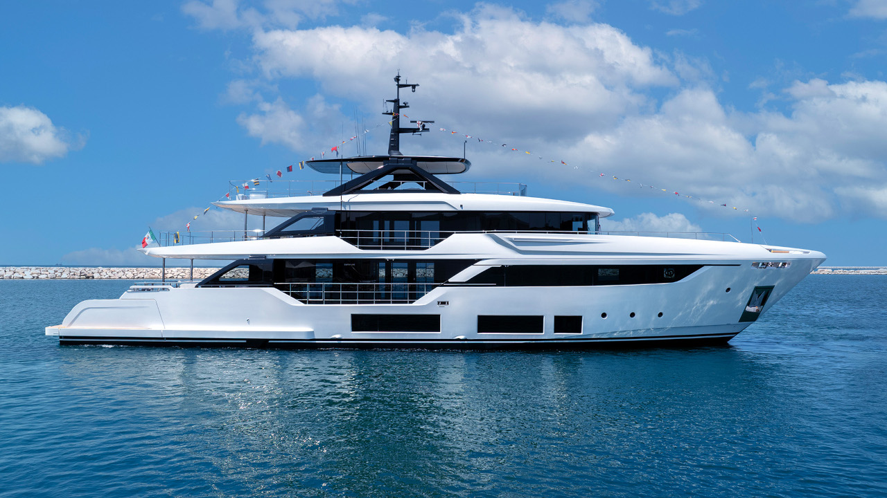 Custom Line Navetta 38