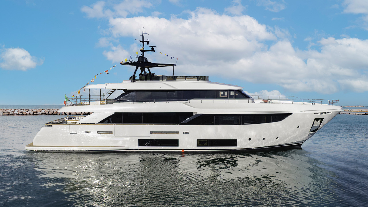 Custom Line Navetta 33