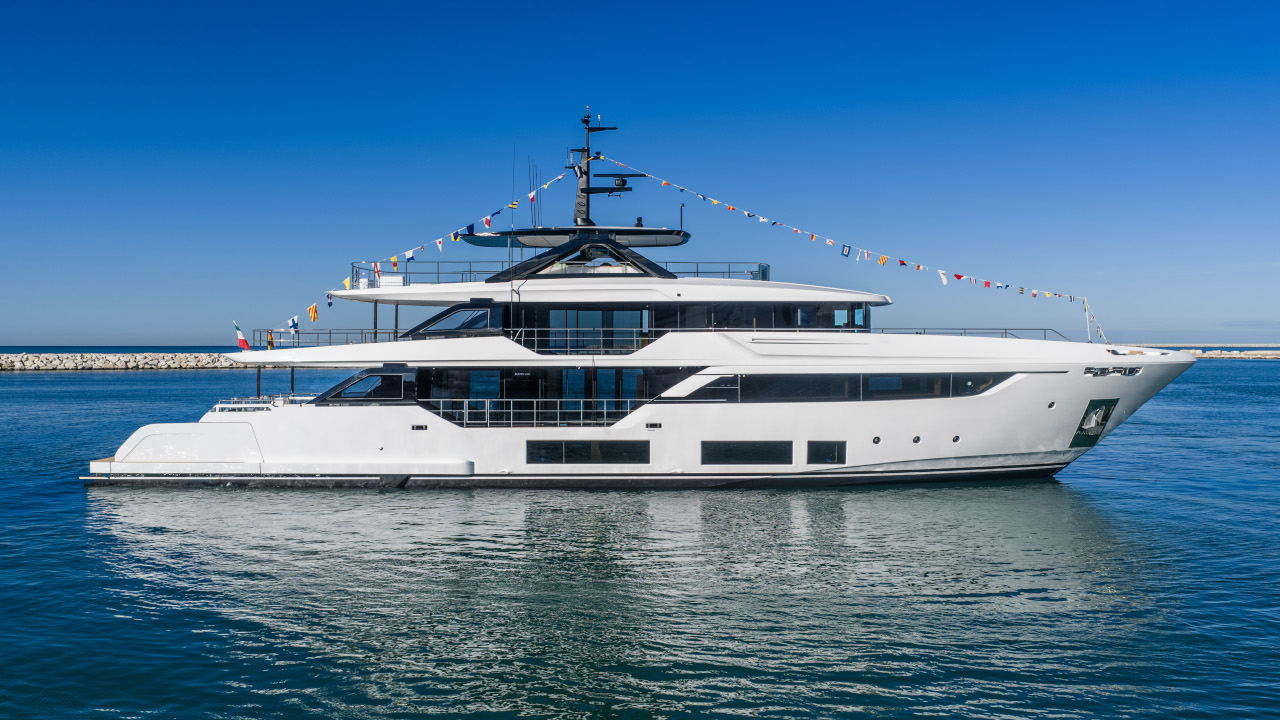 Custom Line Navetta 38